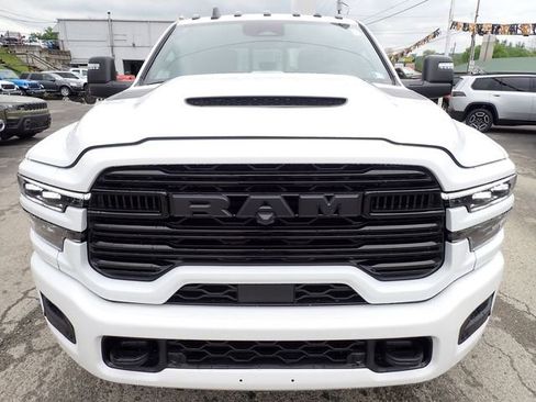 New 2026 RAM 3500 Laramie AWD/4WD image 9