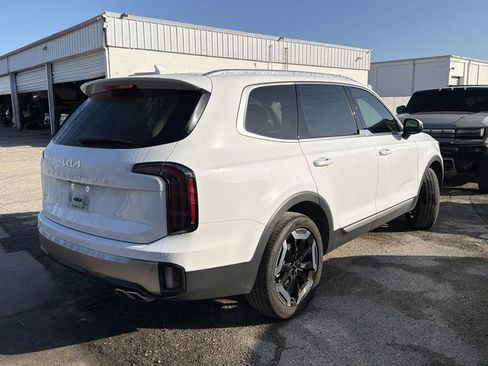 Certified 2025 Kia Telluride EX w/ EX Captain's Chair Package image 3