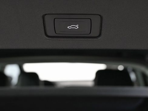 Used 2024 Audi Q4 e-tron Premium image 27