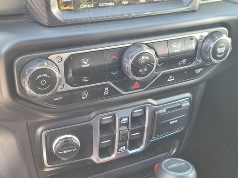 Used 2021 Jeep Gladiator Overland AWD/4WD image 19
