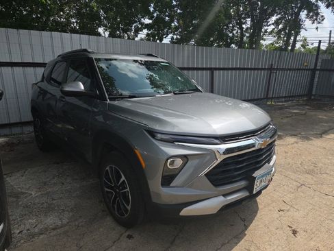 Used 2025 Chevrolet TrailBlazer LT AWD/4WD image 3