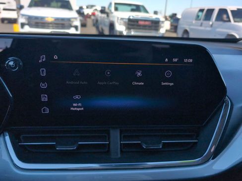 Used 2025 Chevrolet Trax LT w/ LT Convenience Package image 13