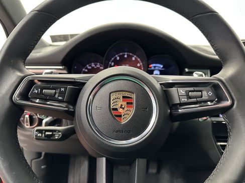 Certified 2025 Porsche Macan Macan image 24
