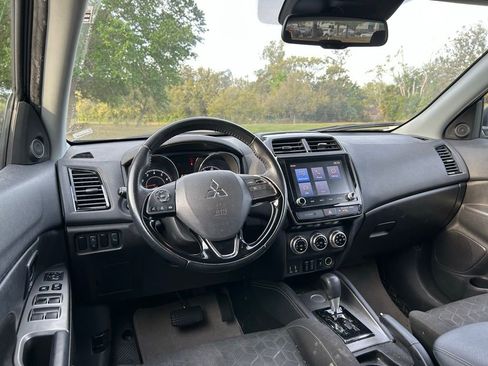 Used 2021 Mitsubishi Outlander Sport SE image 12