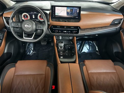 Used 2024 Nissan Rogue Platinum FWD image 12