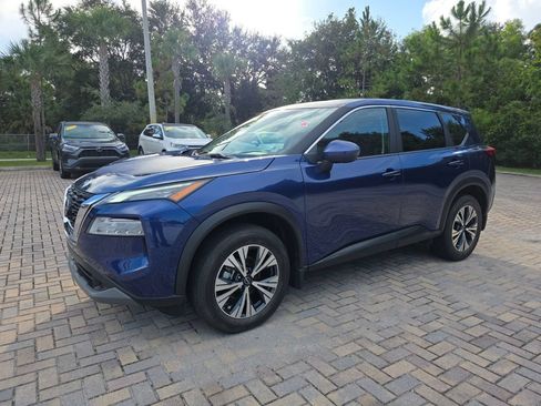 Used 2023 Nissan Rogue SV FWD image 3