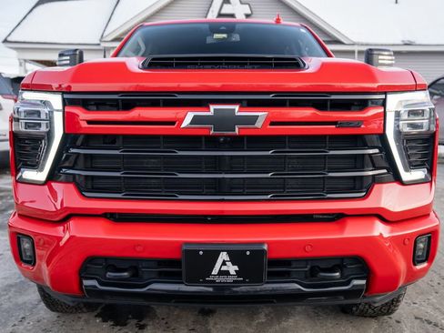 Used 2024 Chevrolet Silverado 2500 LTZ w/ LTZ Plus Package image 10