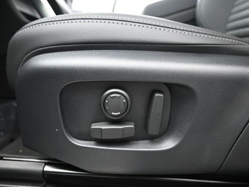 Used 2025 Land Rover Discovery Sport Dynamic SE image 22