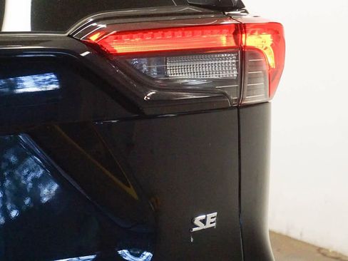 Used 2024 Toyota RAV4 SE image 11