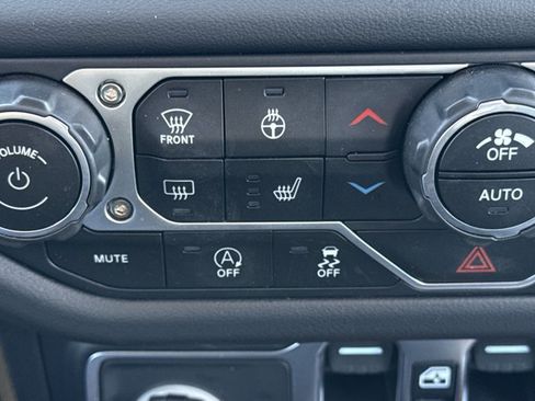 Used 2025 Jeep Wrangler Unlimited Rubicon w/ Convenience Group AWD/4WD image 14