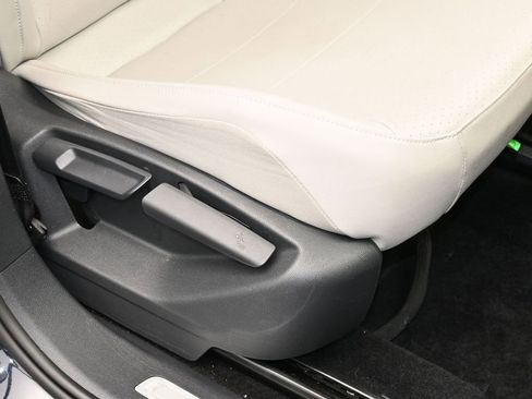 Used 2020 Volkswagen Tiguan SE R-Line image 49