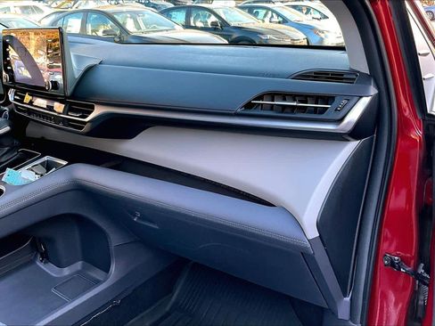 Certified 2023 Toyota Sienna XLE image 18