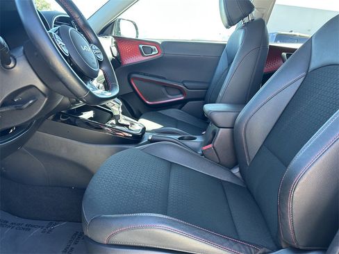 Used 2025 Kia Soul GT-Line image 13