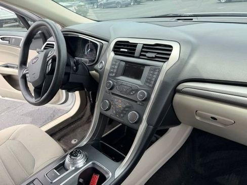Used 2018 Ford Fusion SE FWD image 22