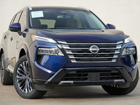 Used 2024 Nissan Rogue Platinum AWD/4WD image 2