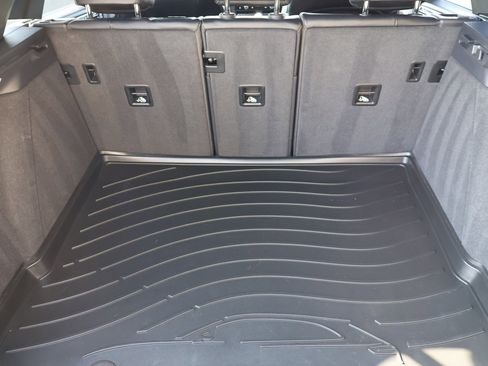 Certified 2024 Porsche Macan image 23