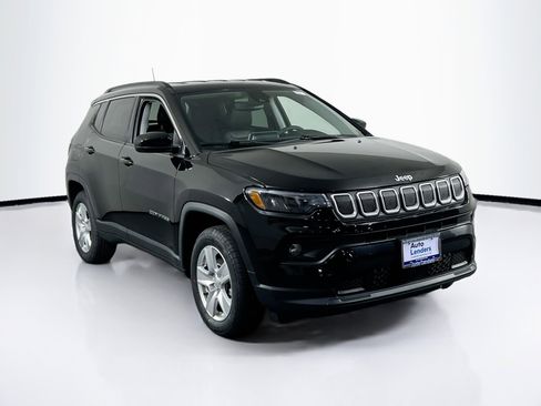 Used 2022 Jeep Compass Latitude image 3