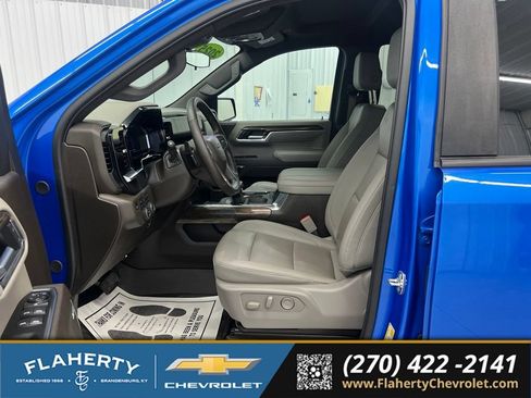 Used 2025 Chevrolet Silverado 1500 LT Trail Boss w/ LT Trail Boss Premium Package AWD/4WD image 9