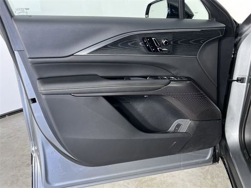 Used 2025 Cadillac Lyriq Luxury image 23