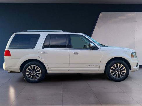 Used 2016 Lincoln Navigator Select RWD image 6