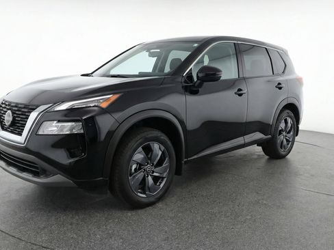 Used 2025 Nissan Rogue SV FWD image 3