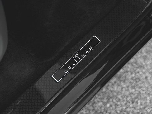 New 2025 Rolls-Royce Cullinan Black Badge image 29