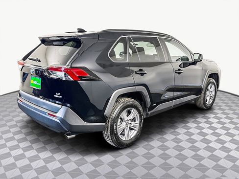 Used 2022 Toyota RAV4 LE image 10