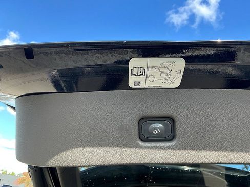 Used 2019 Lincoln Nautilus Reserve image 28