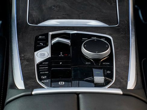 Used 2023 BMW X7 xDrive40i w/ Premium Package image 16