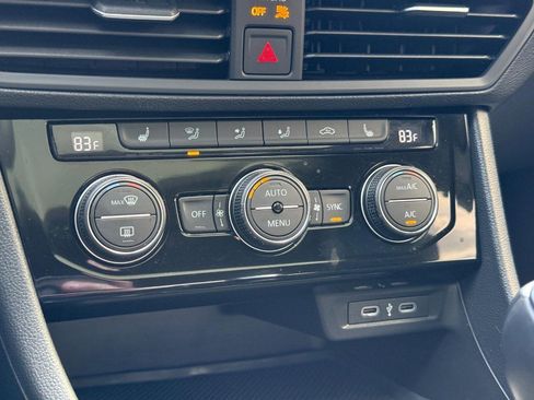 Used 2024 Volkswagen Jetta SE w/ Panoramic Sunroof Package image 18