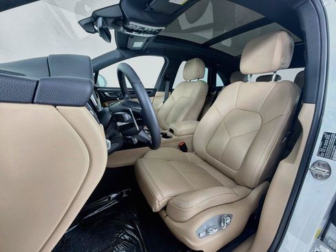 Used 2026 Porsche Macan Turbo AWD/4WD image 5