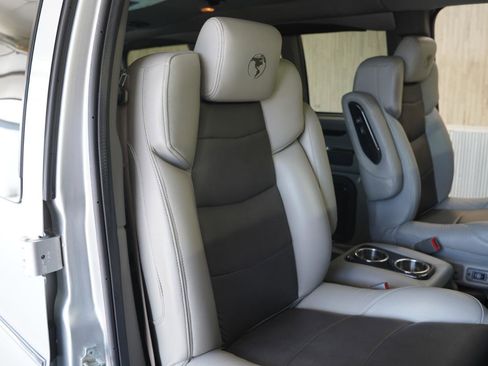 Used 2020 Chevrolet Express 2500 w/ Enhanced Convenience Package image 30