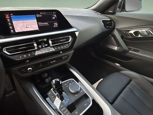 Used 2022 BMW Z4 M40i w/ Premium Package image 23