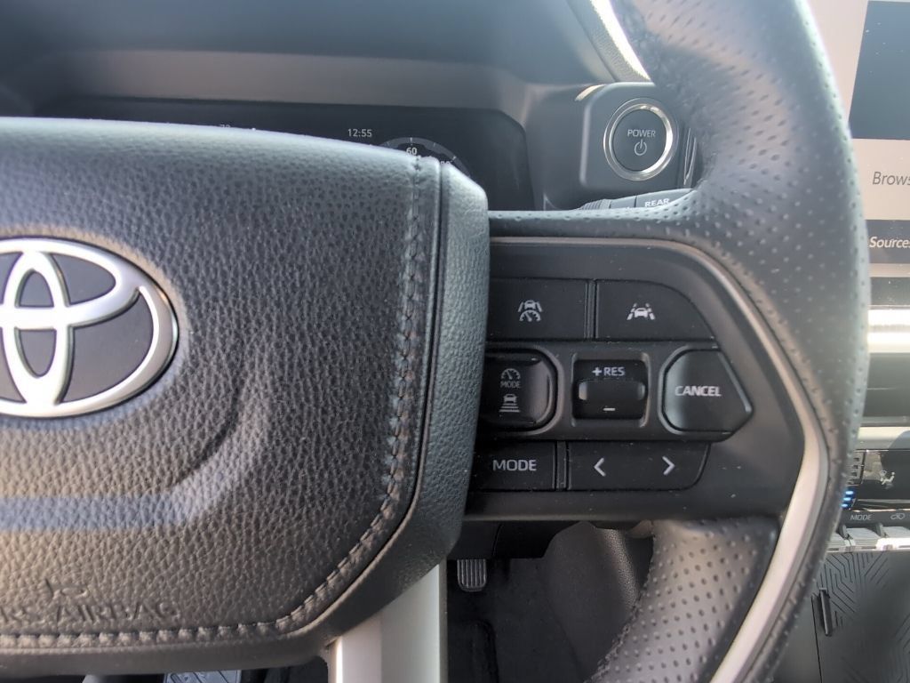 Used 2025 Toyota 4Runner Platinum AWD/4WD image 17