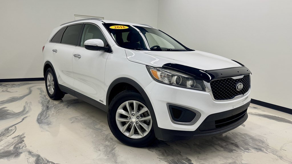 Used 2016 Kia Sorento AWD w/ LX Convenience Package image 2