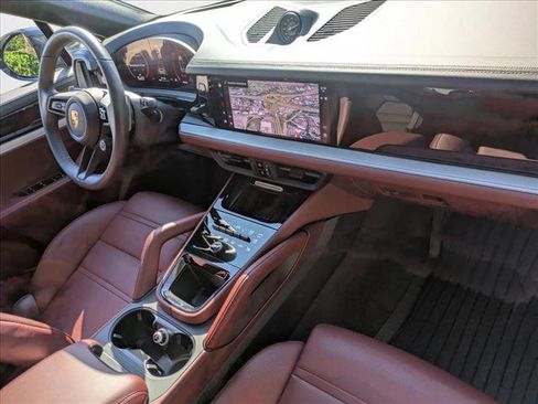 Used 2024 Porsche Cayenne S image 22