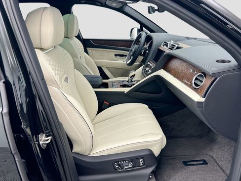 Used 2025 Bentley Bentayga Extended Wheelbase image 19