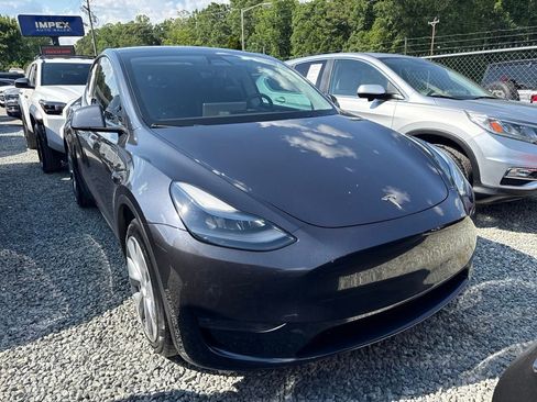 Used 2024 Tesla Model Y Long Range AWD/4WD image 2