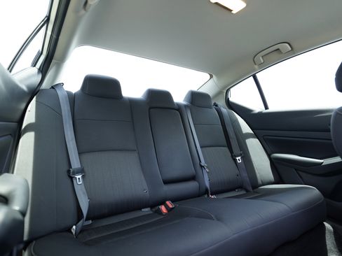 Used 2025 Nissan Altima 2.5 S FWD image 11