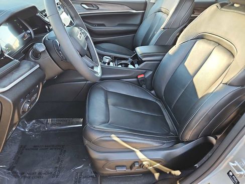 Used 2022 Jeep Grand Cherokee Limited 4xe image 17