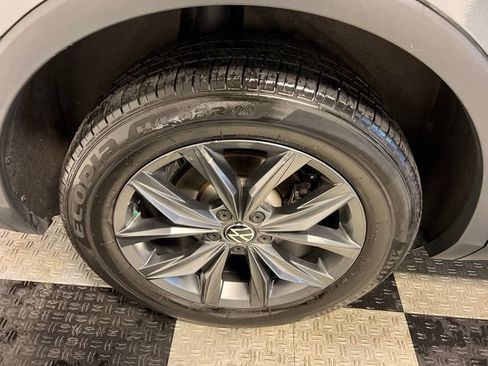 Certified 2023 Volkswagen Tiguan SE FWD image 15