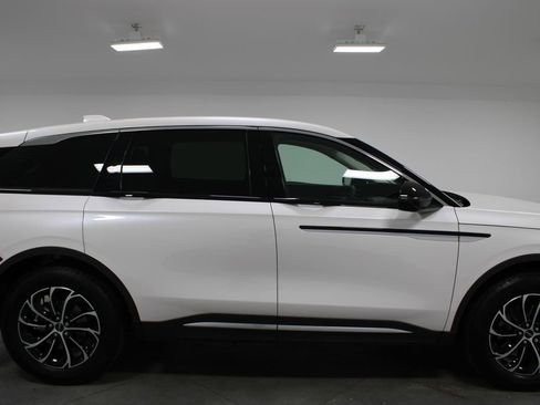 New 2026 Lincoln Nautilus Premier image 10