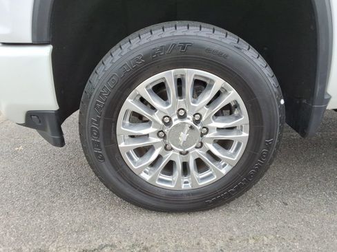 Used 2020 Chevrolet Silverado 2500 High Country w/ Z71 Off-Road Package image 10