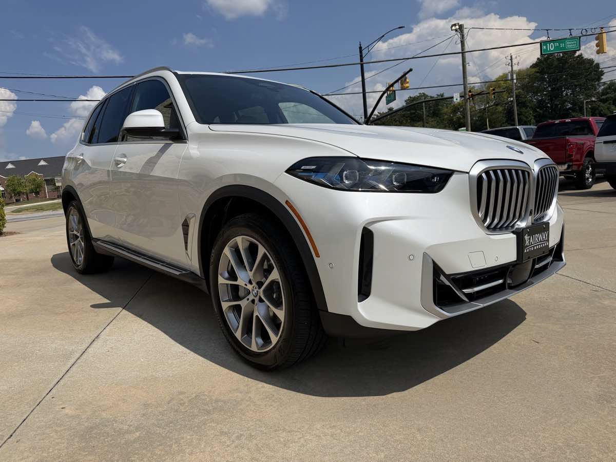 Used 2026 BMW X5 xDrive40i AWD/4WD image 4