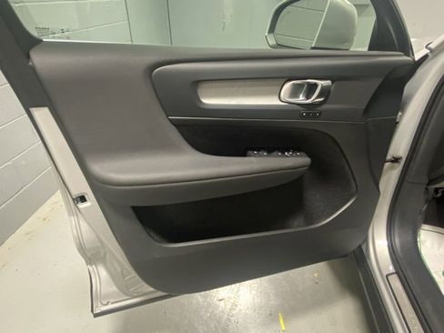 Certified 2025 Volvo XC40 B5 Plus image 7