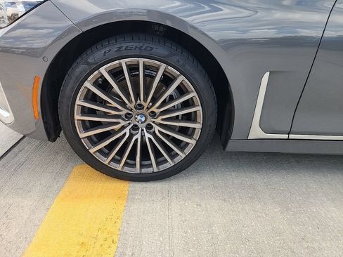 Used 2022 BMW 740i w/ Premium Package RWD image 7