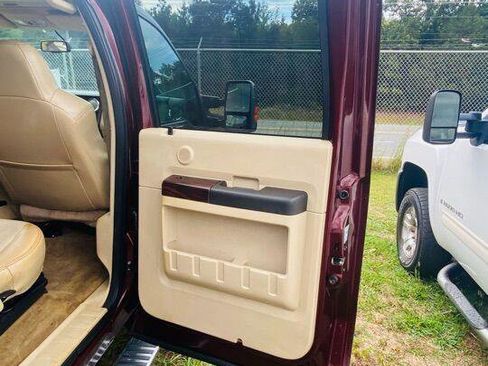 Used 2010 Ford F250 Lariat image 12