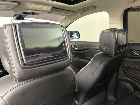 Used 2021 GMC Acadia Denali w/ Denali Technology Package image 25