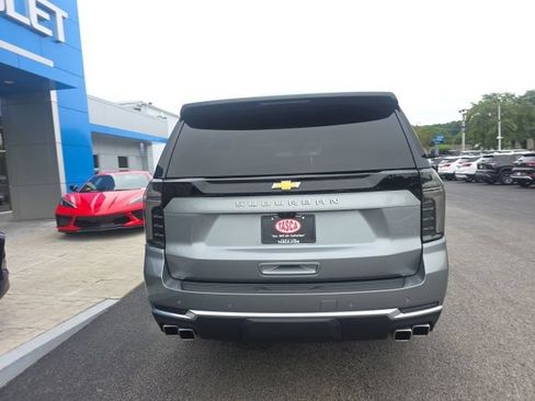 Used 2025 Chevrolet Suburban High Country AWD/4WD image 3