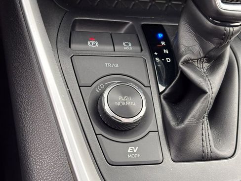 Certified 2022 Toyota RAV4 SE image 35